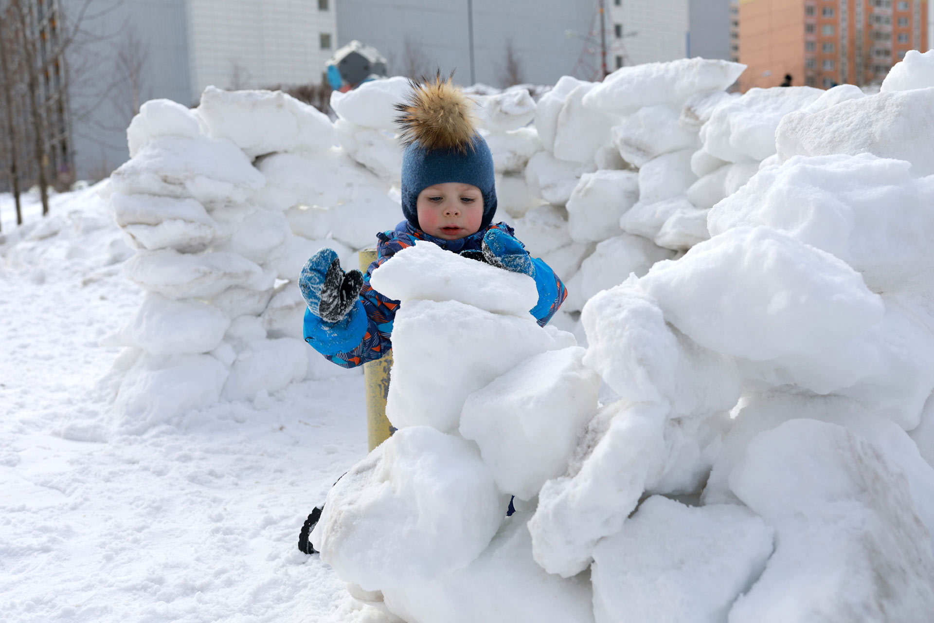 Снежная крепость для детей